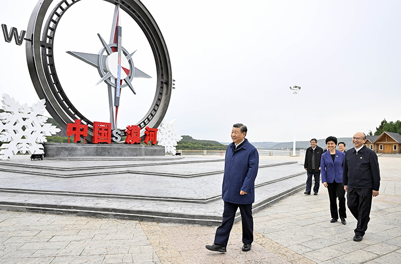 9月6日至8日，中共中央總書記、國(guó)家主席、中央軍委主席習(xí)近平在黑龍江考察。這是6日下午，習(xí)近平在大興安嶺地區(qū)漠河市北極村考察。